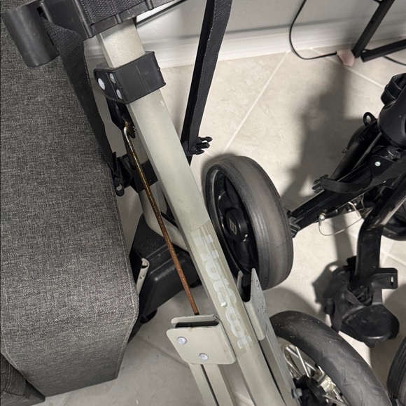 Golf Caddy Cart
3 wheeler version 
Used conditions - Picture 3 of 15